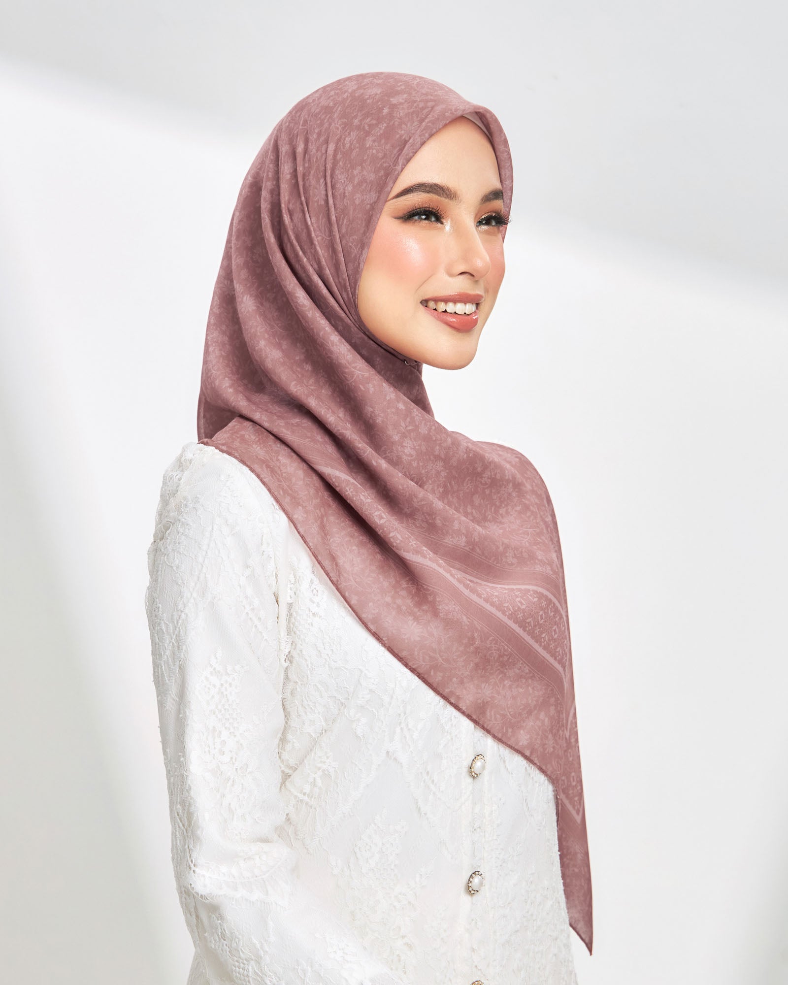 Mahsuri in Firus Rose