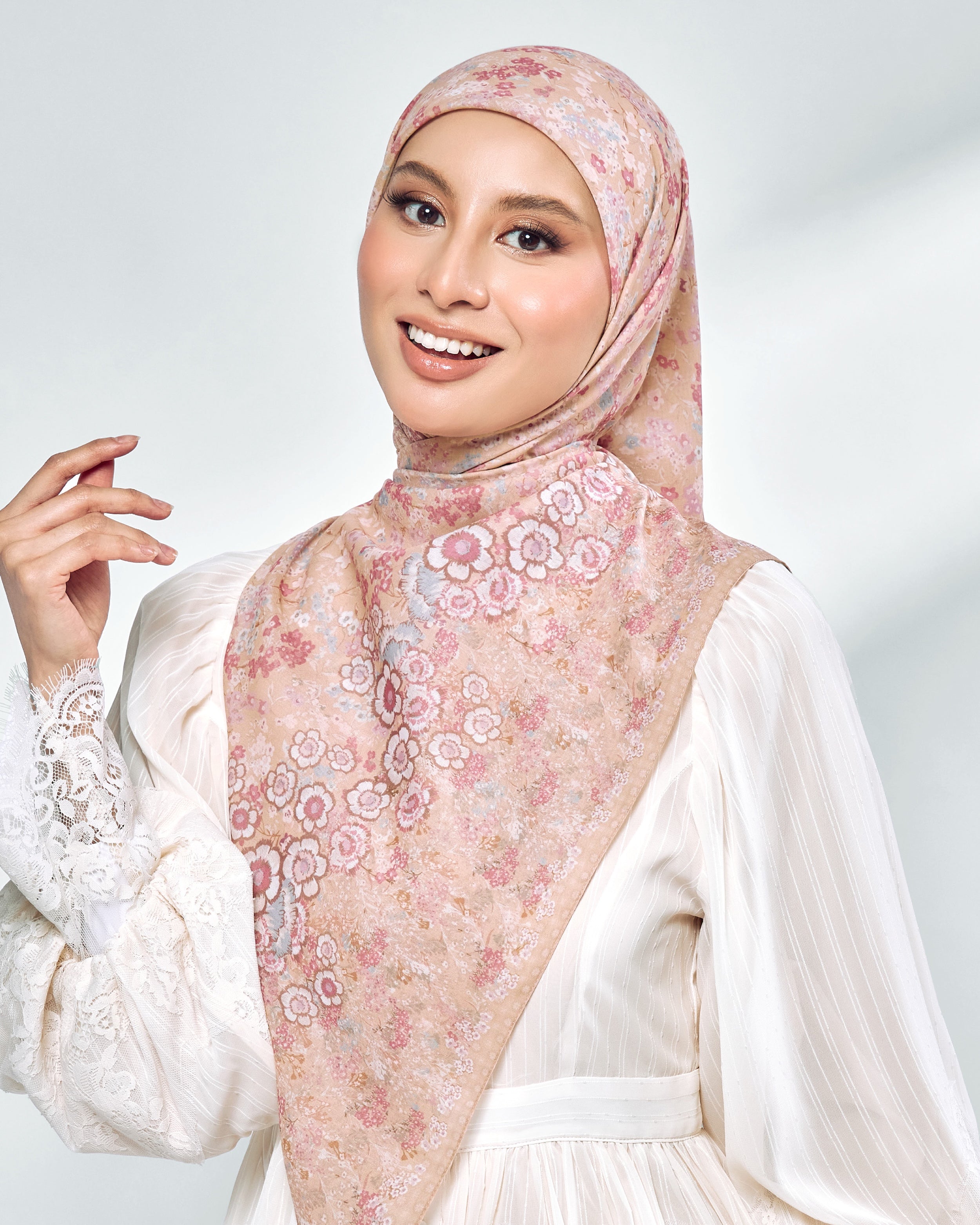 Bloomie in Honeybell Cream