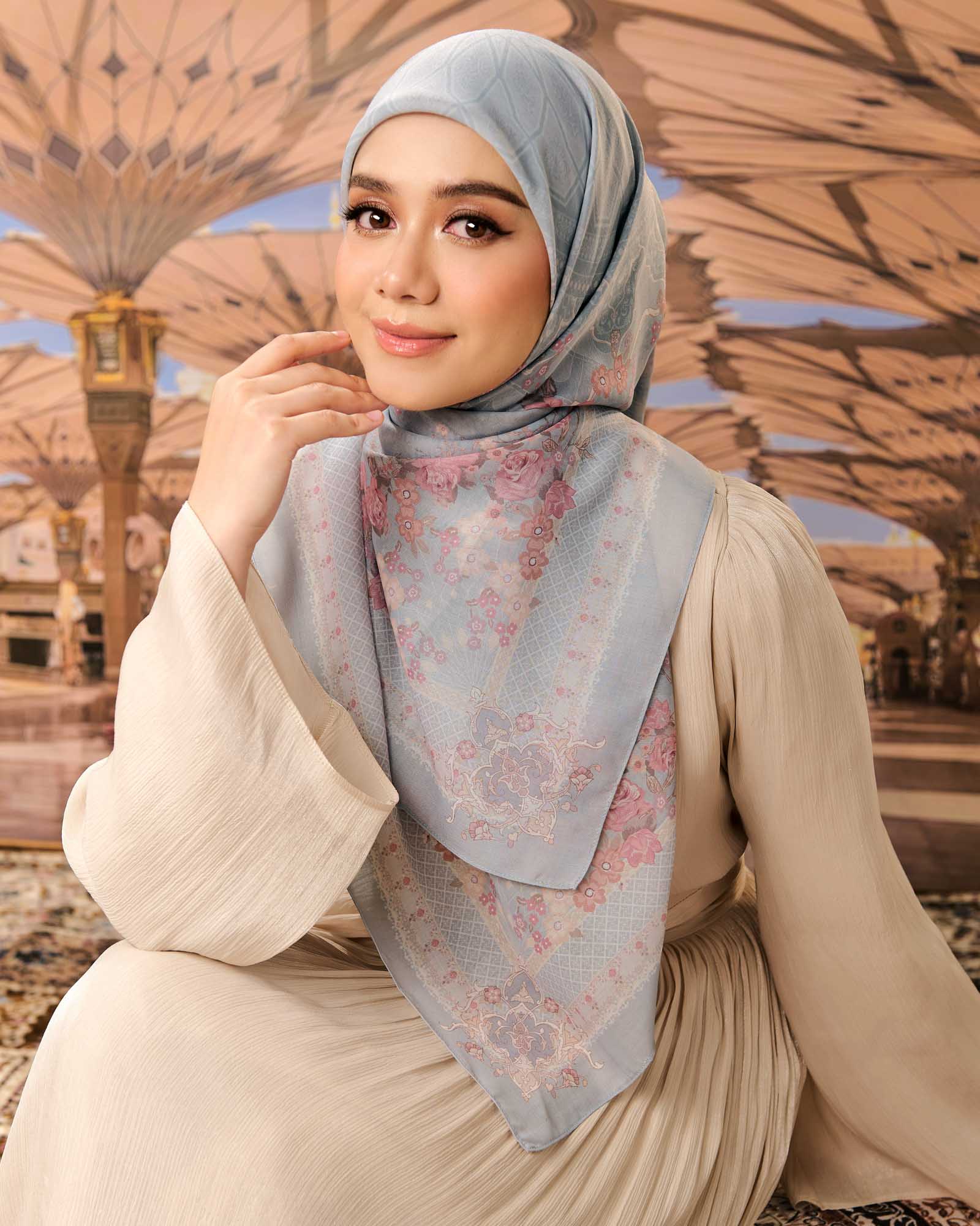 Zayra in Iris