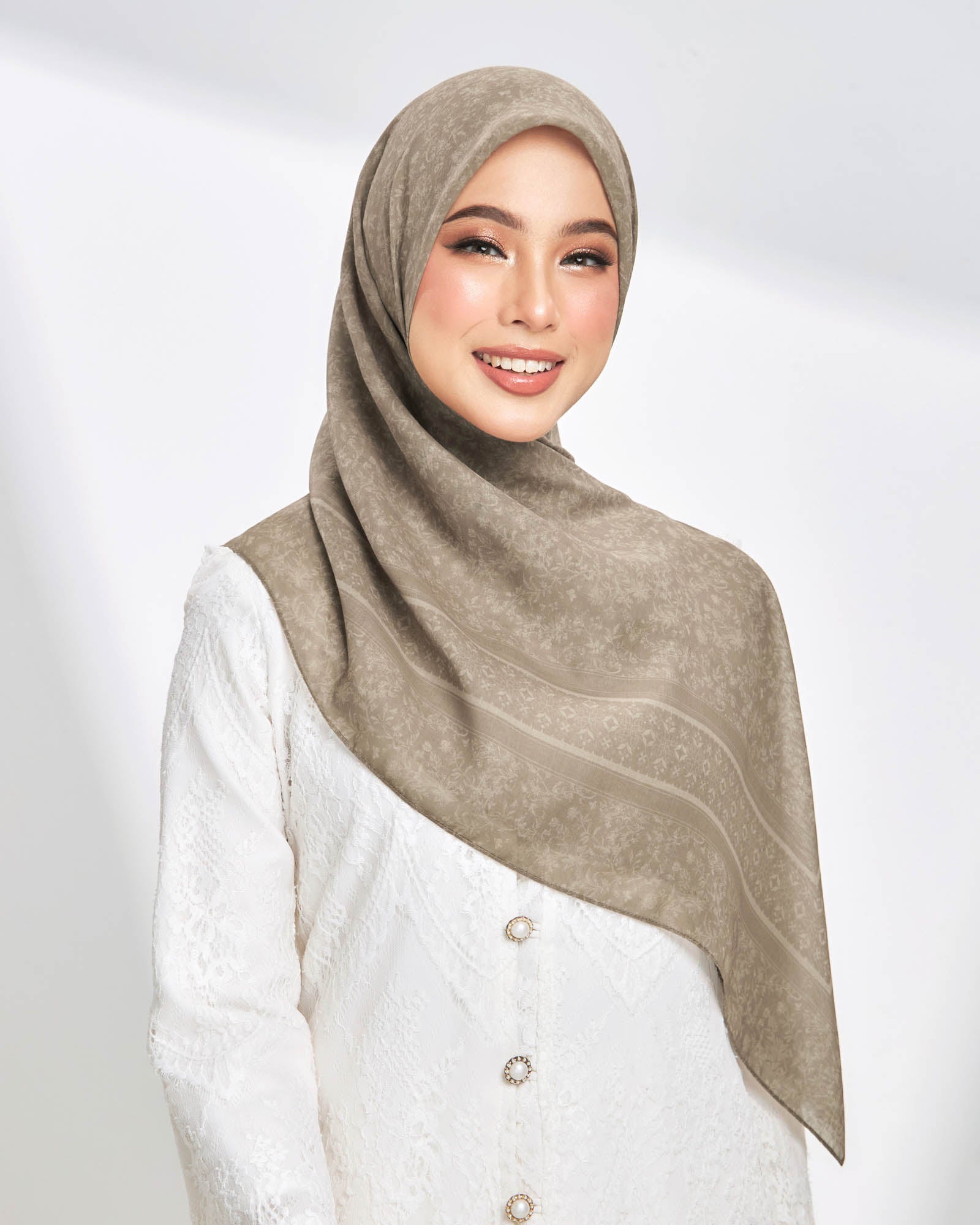 Mahsuri in Kanda Taupe