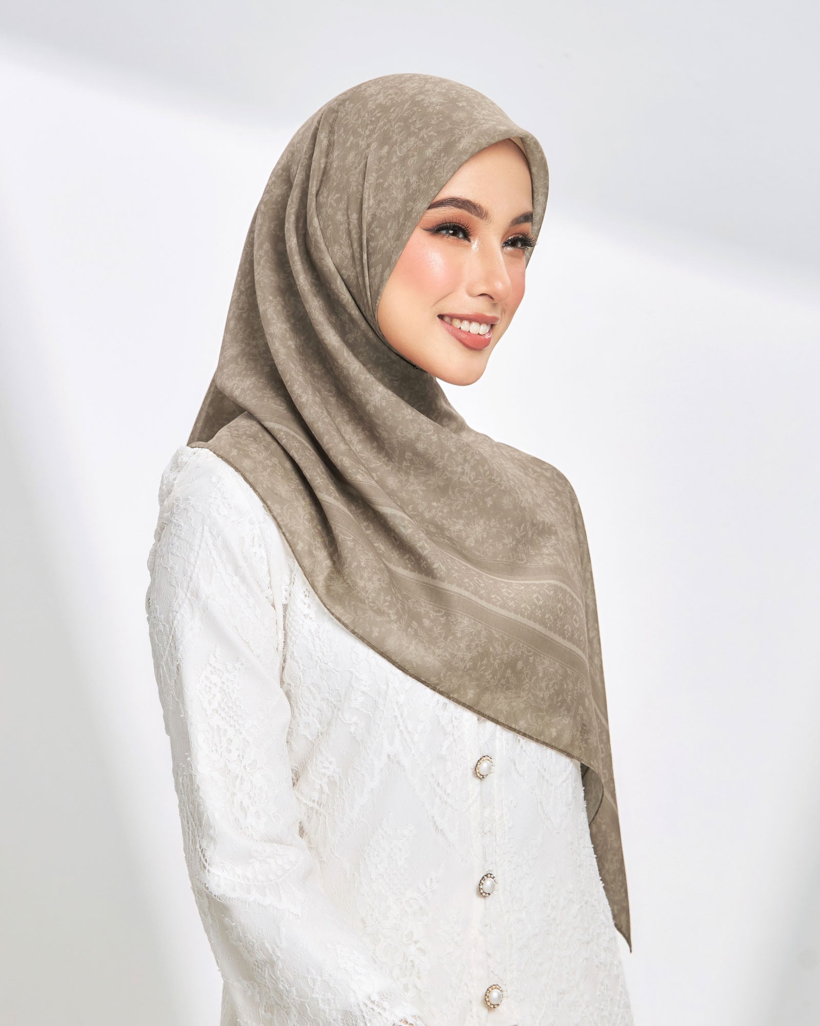 Mahsuri in Kanda Taupe