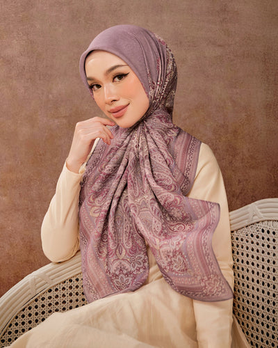 Aniesha in Lavure