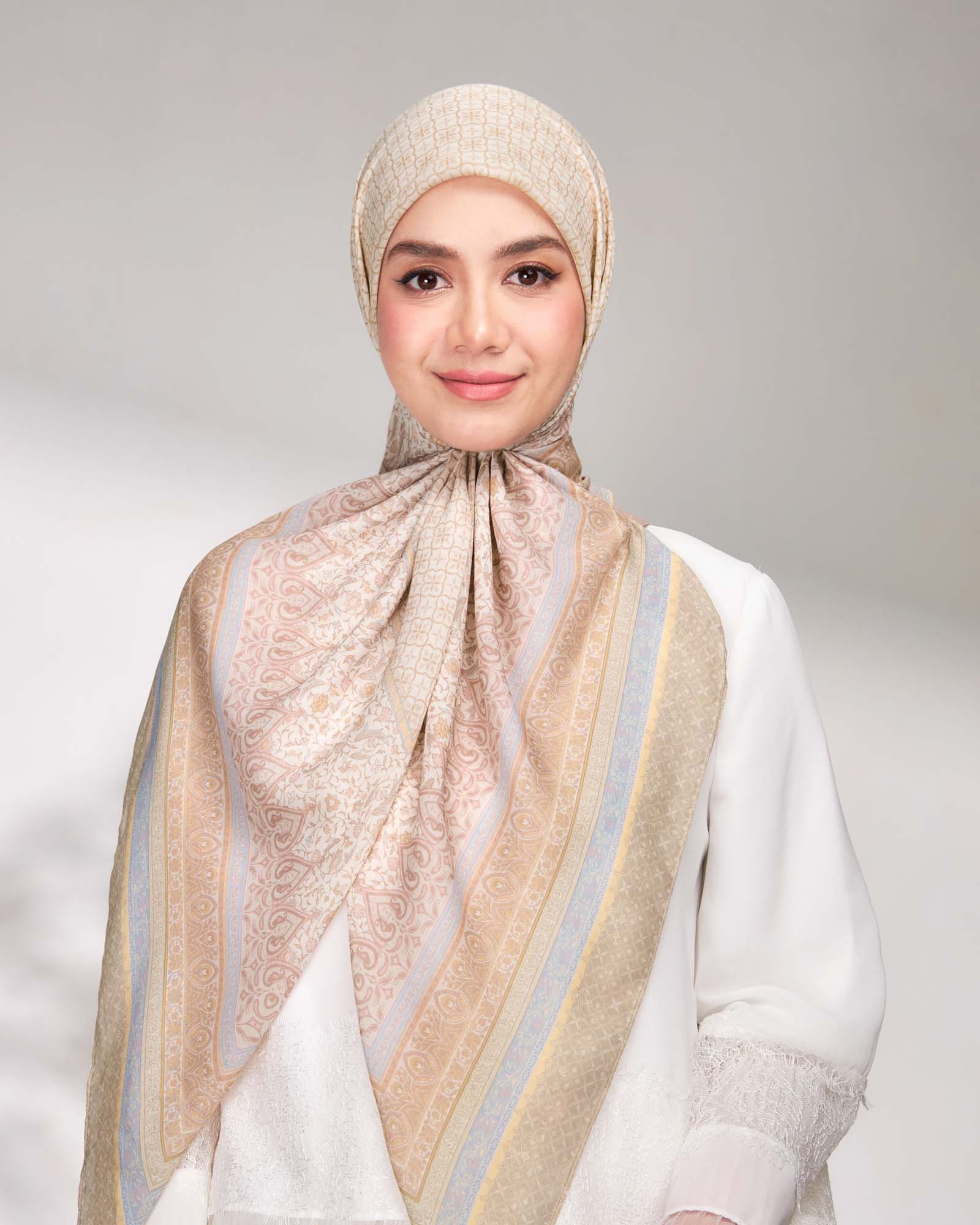 Arabesque in Lubna Cotton Shawl