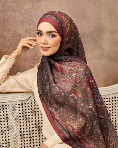 Aniesha in Marrona Shawl