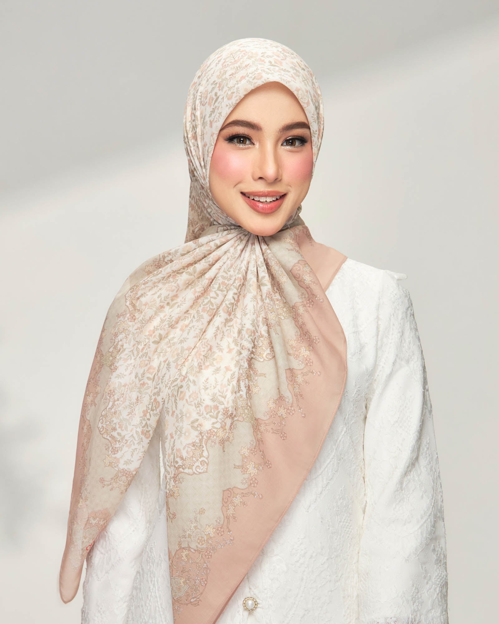 Henna in Mellow Satin Square