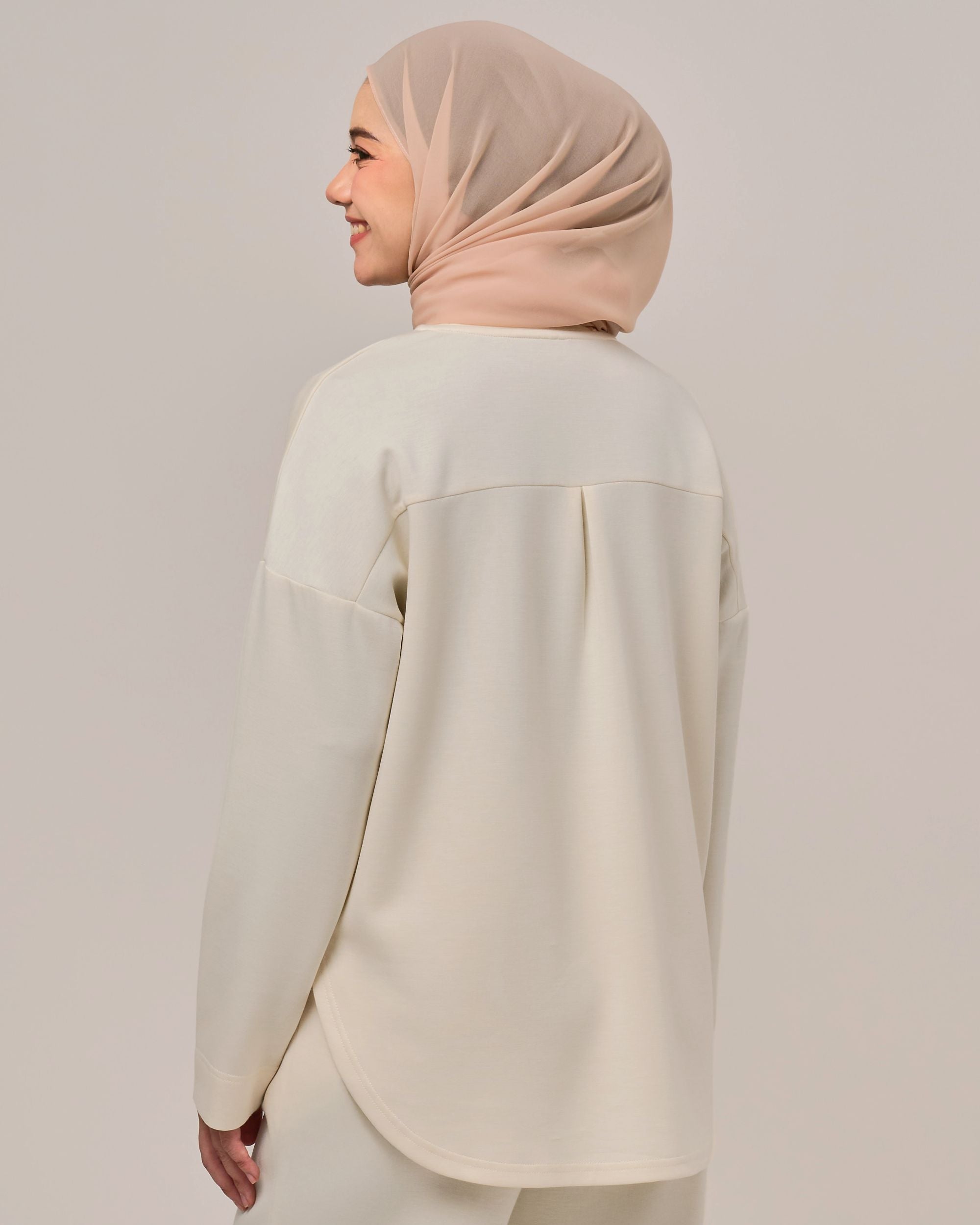 CORA TOP IN OFF WHITE