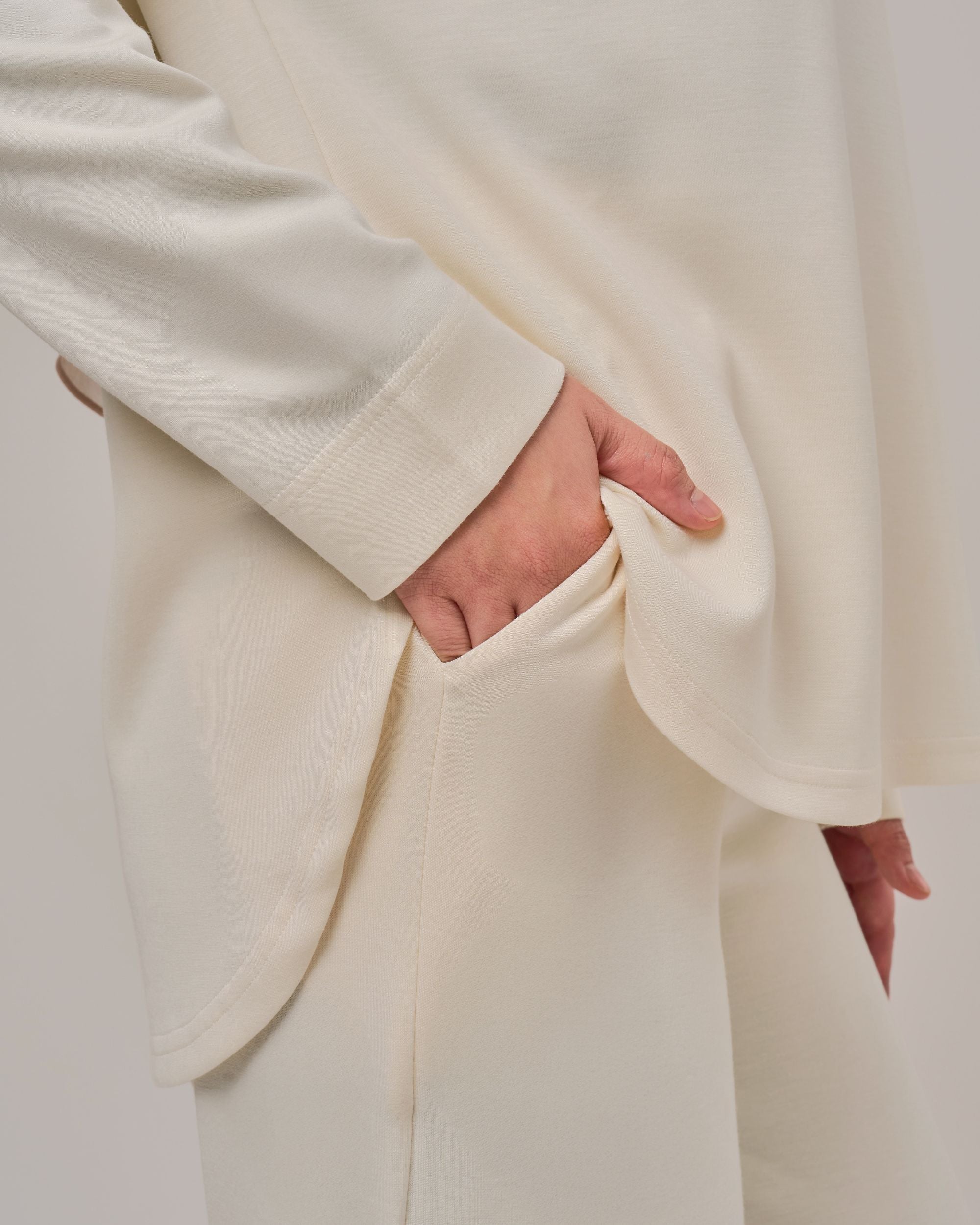 CORA TOP IN OFF WHITE