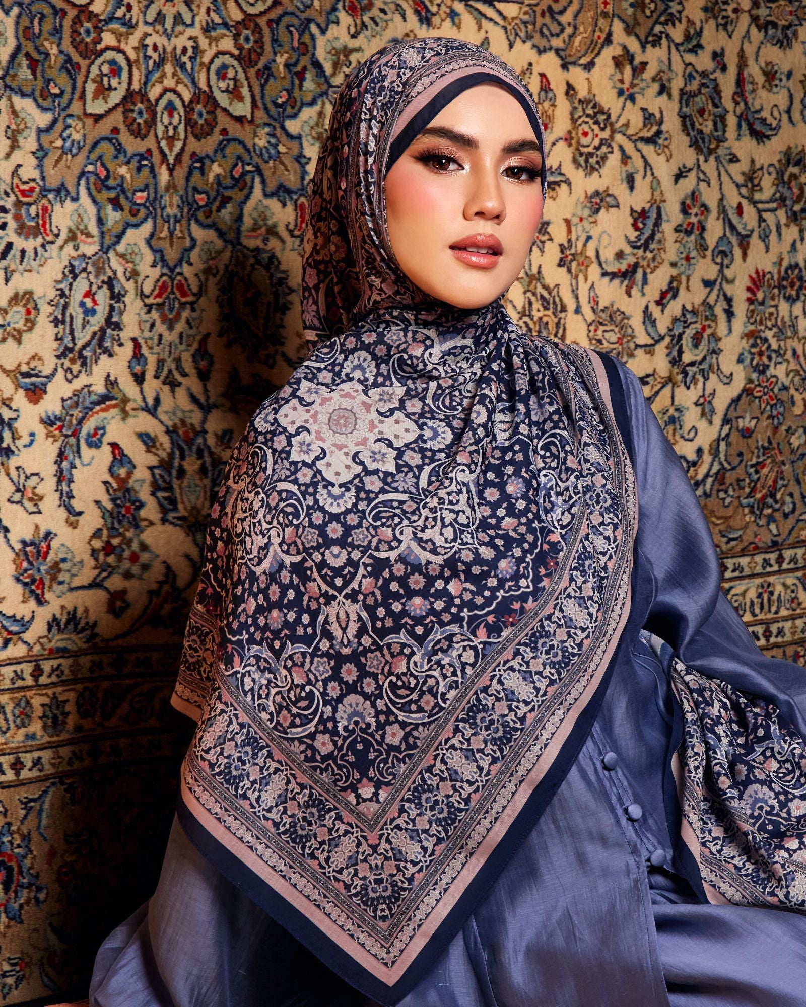 Sultana in Rihla Shawl