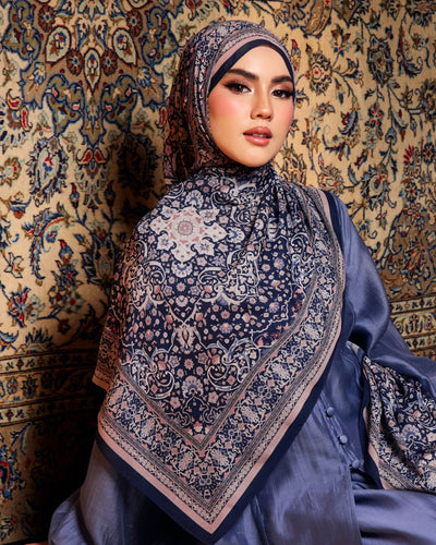 Sultana in Rihla Shawl
