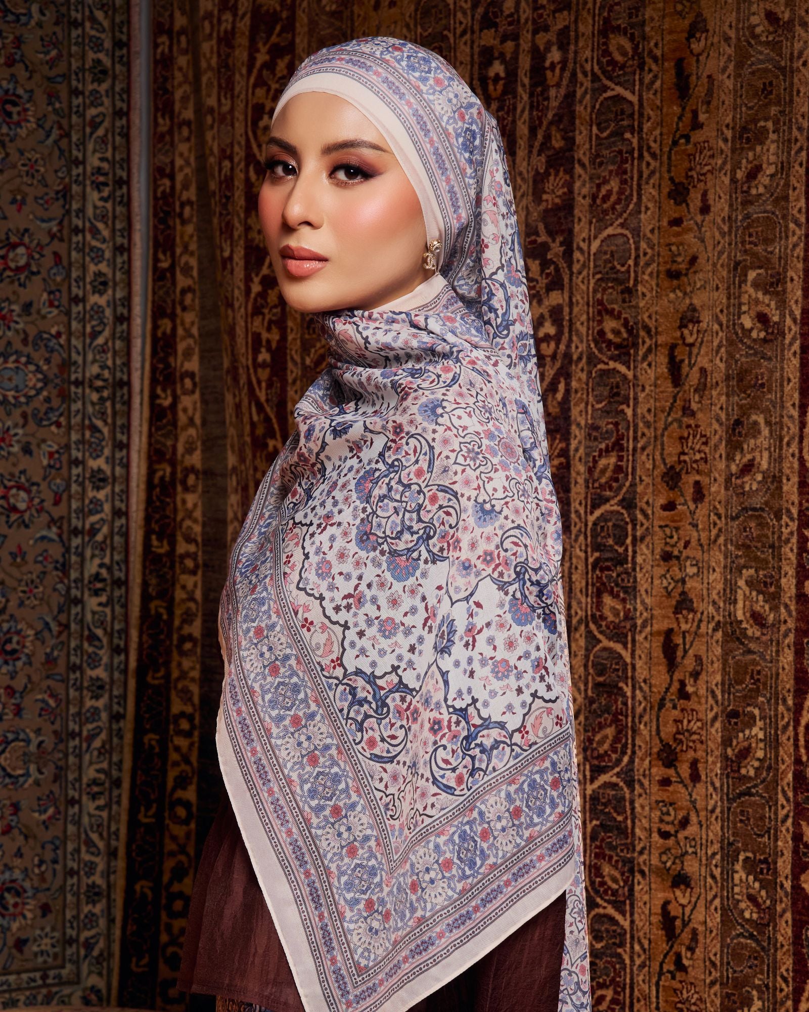 Sultana in Safa Shawl