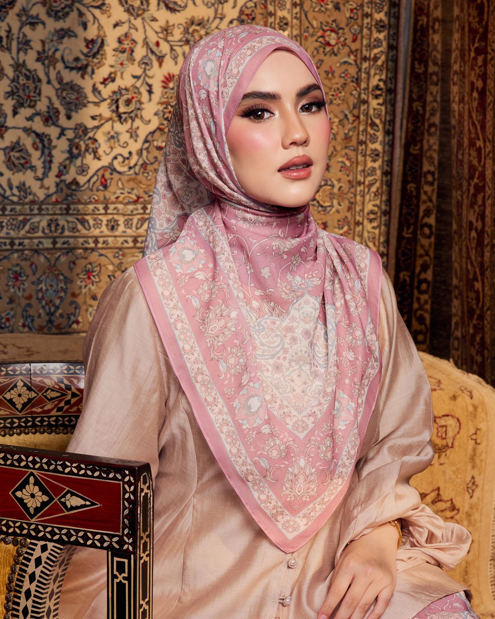 Sultana in Sandora Shawl