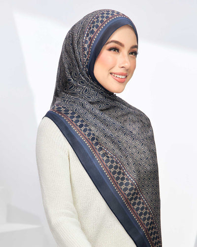 Arista in Bluelatte Cotton Shawl