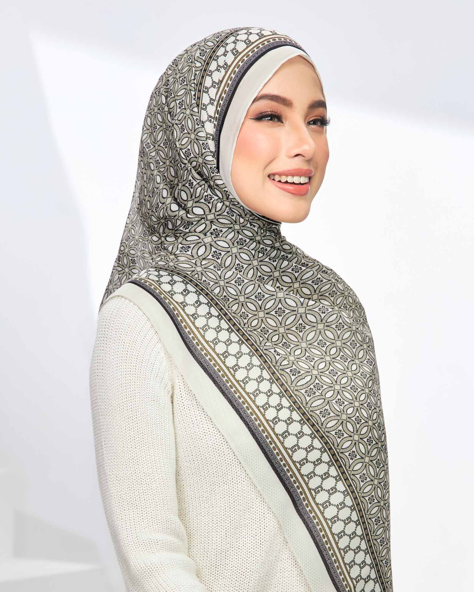 Arista in Vanilla Cotton Shawl