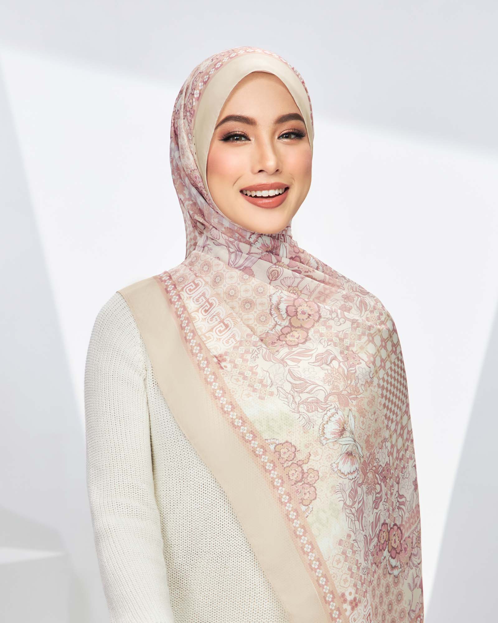 PRALINE IN MACADAMIA SHAWL