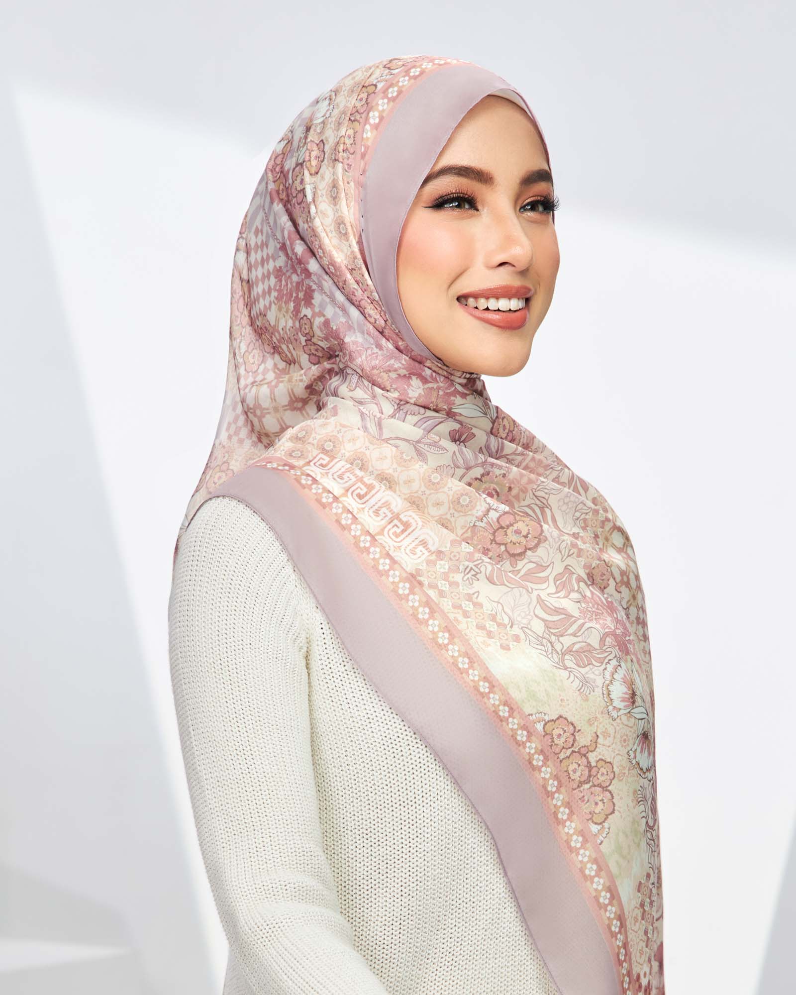 PRALINE IN PERIWINKLE SHAWL