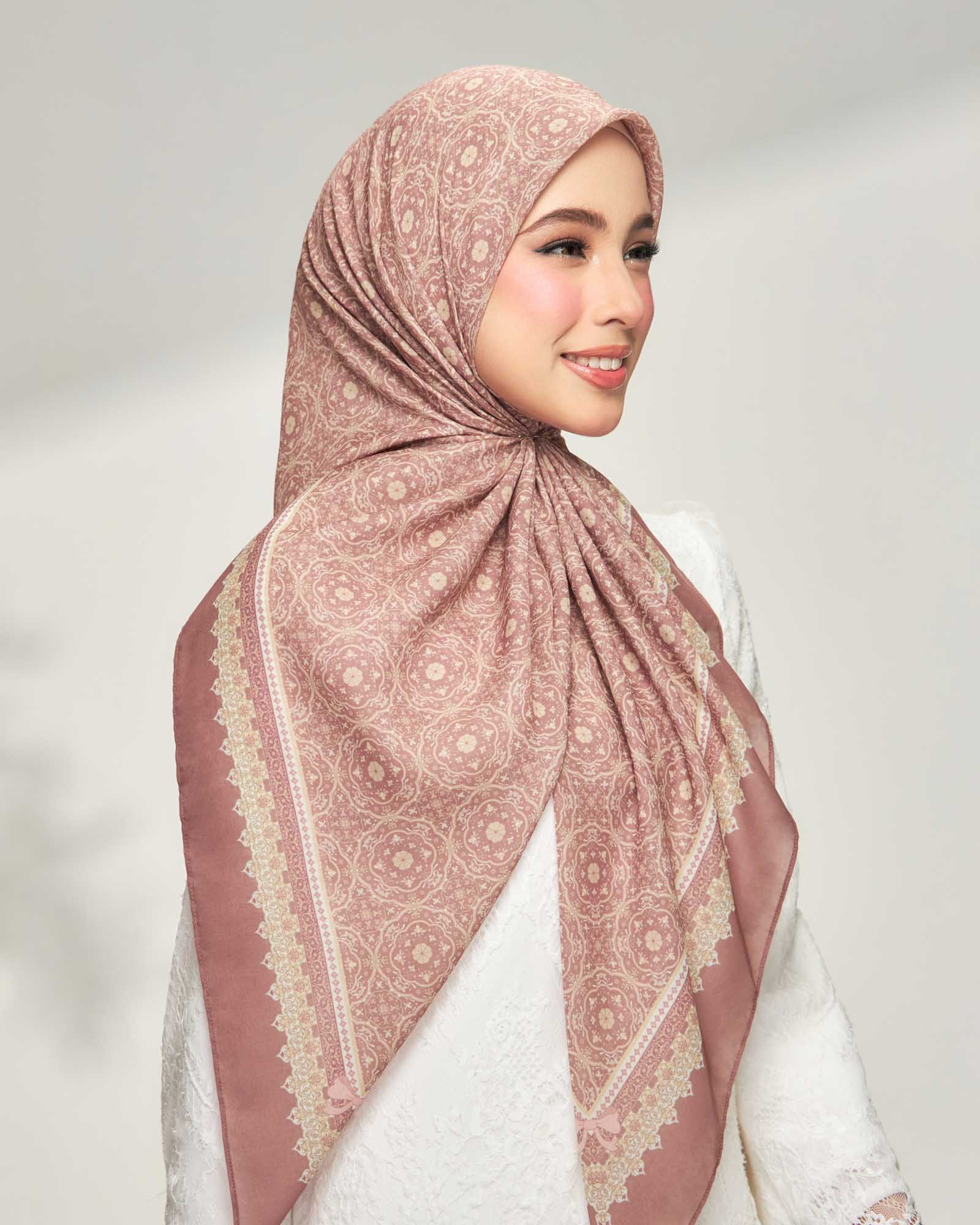 Maryam in Adore