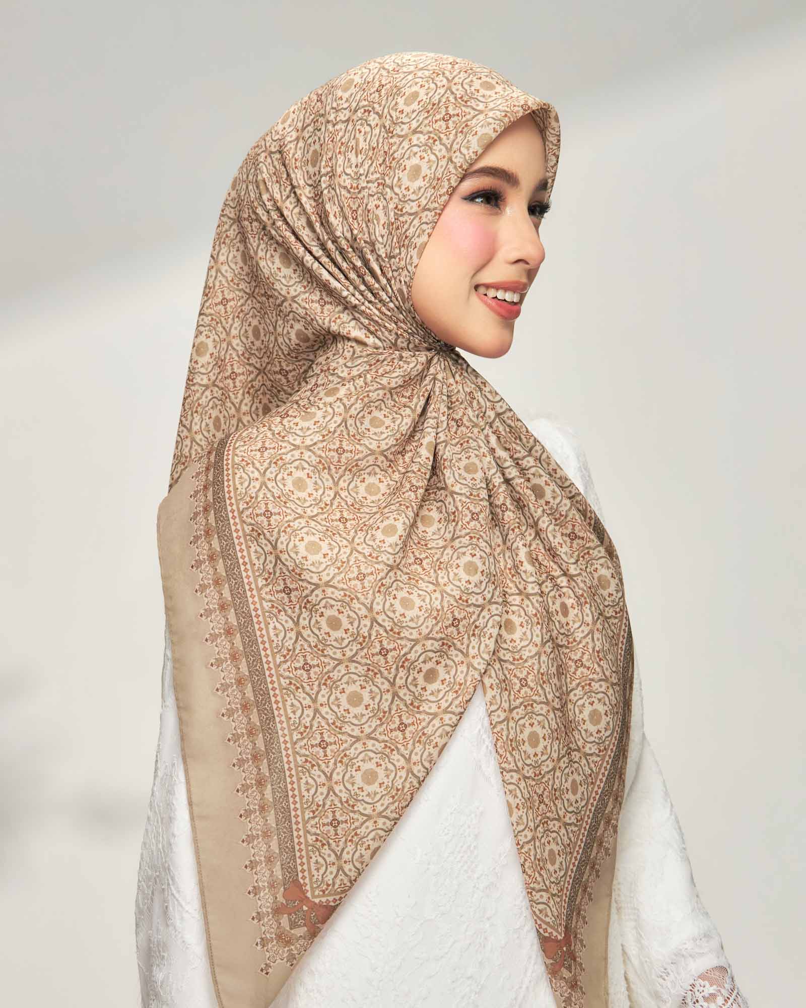 Maryam in Dainty