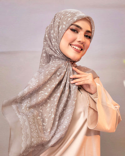 Aurelie in Silver Cloud