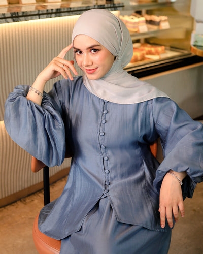CLARA SET IN STEELBLUE