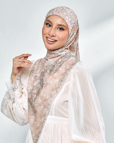 Bloomie in Snowie Lace