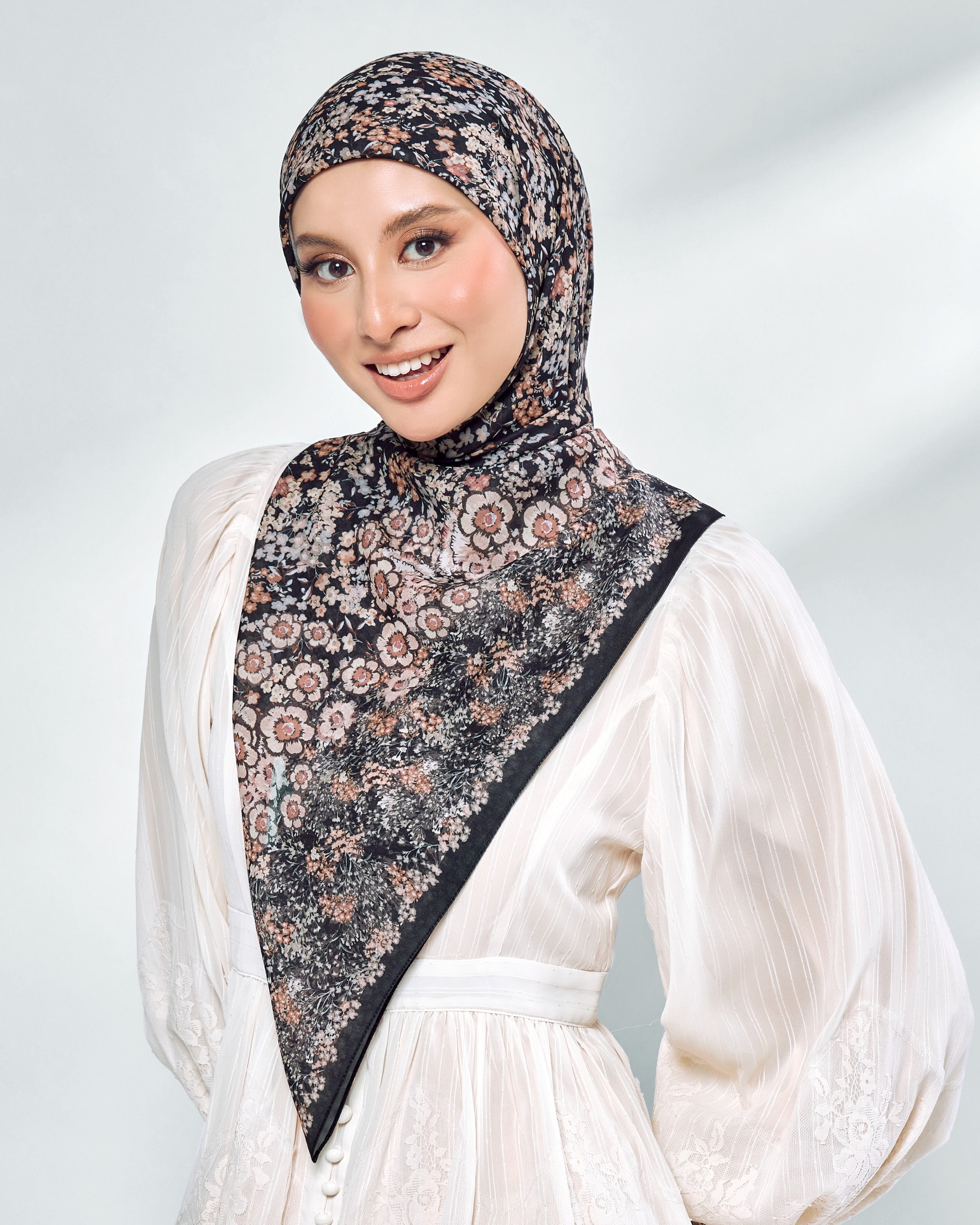 Bloomie in Starry Noir