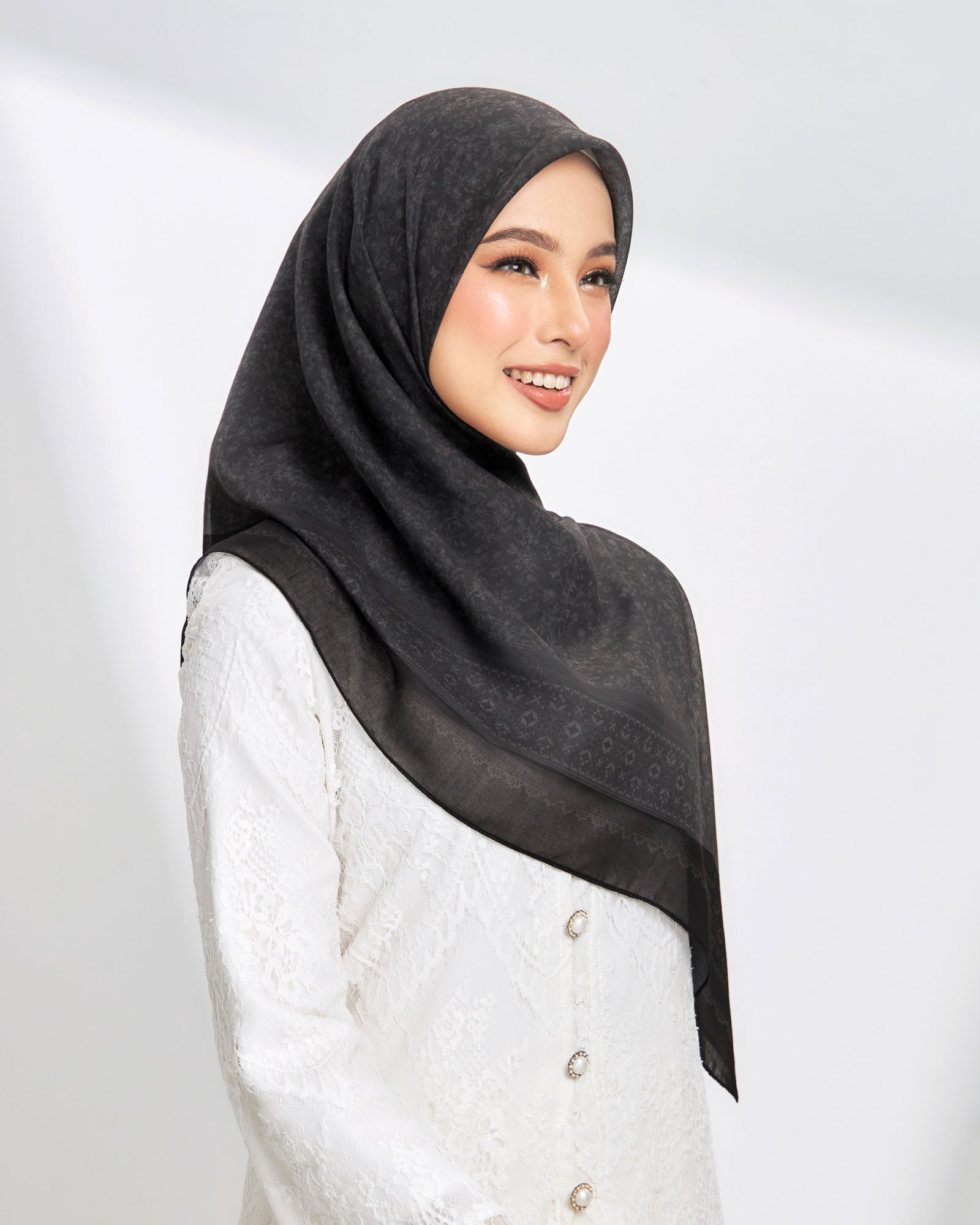 Mahsuri in Teja Black