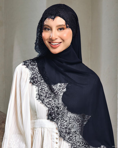 LARISSA SHAWL