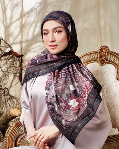 Kirana in Mahogany Black