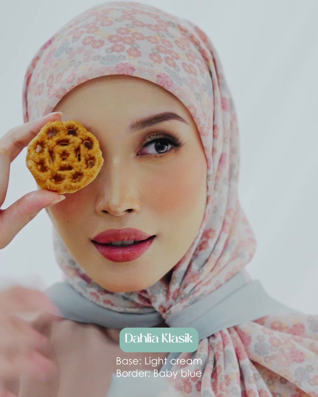 Kueh in Sweet Brownies Shawl