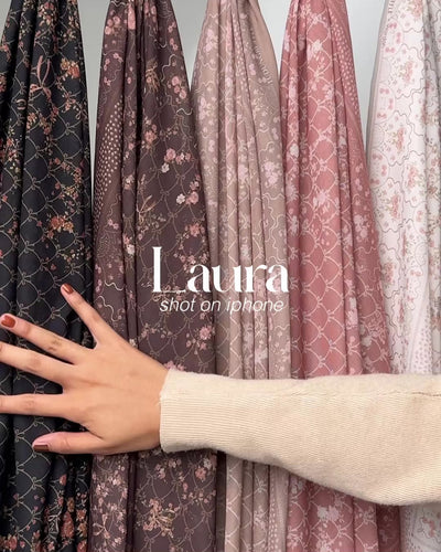 Laura in Glazing Black