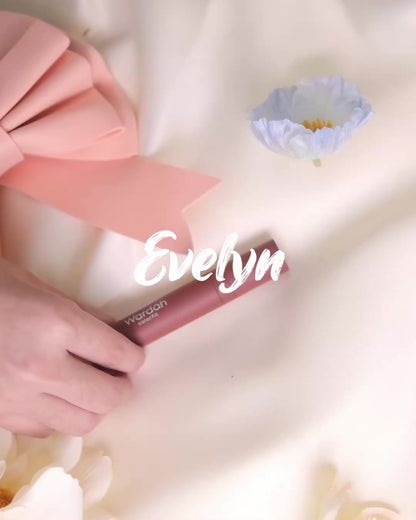 Evelyn in Rose