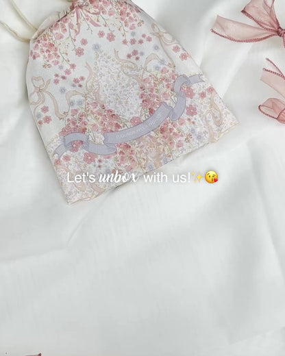 Fleur in Bisque