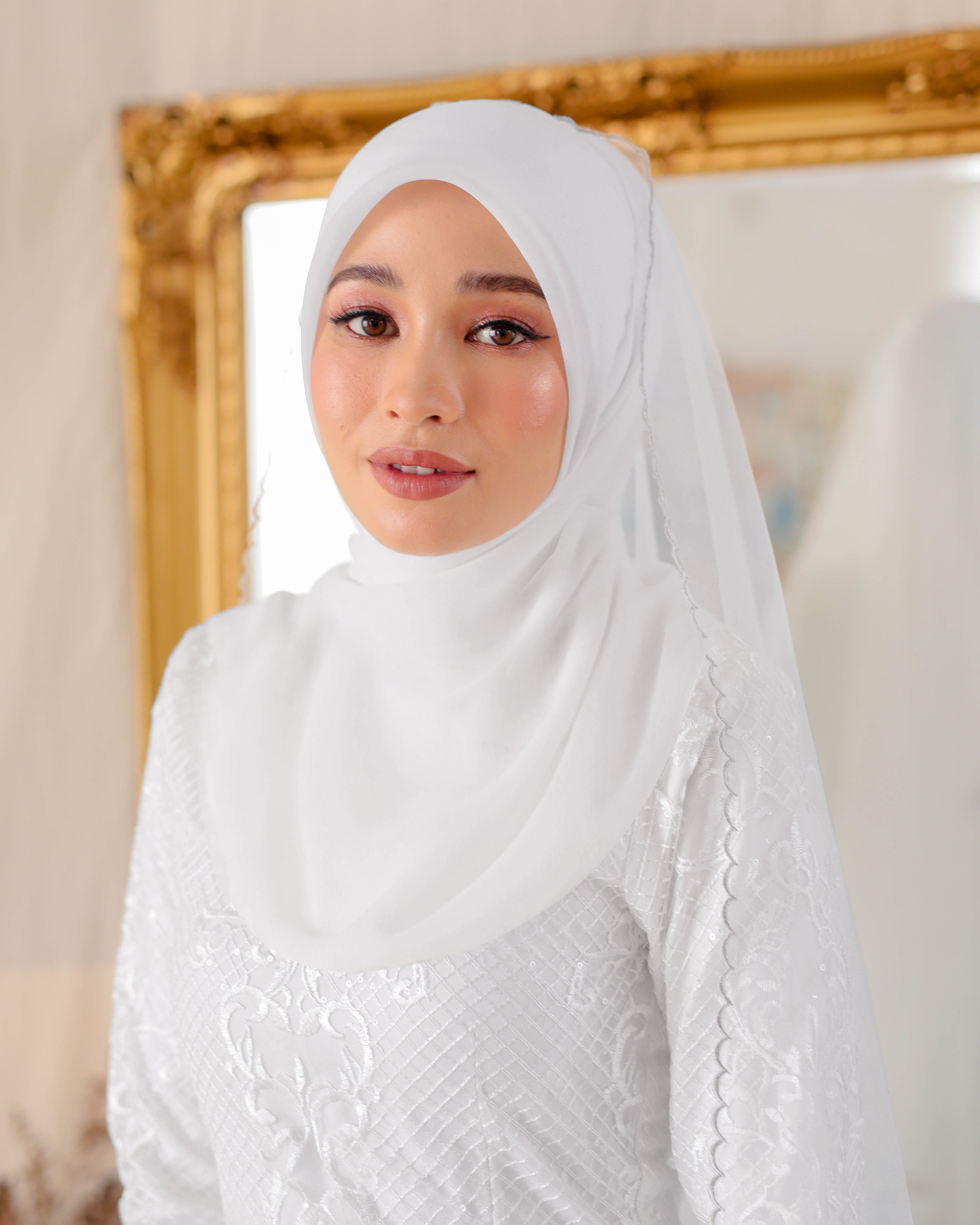 SQUARE PURE WHITE
