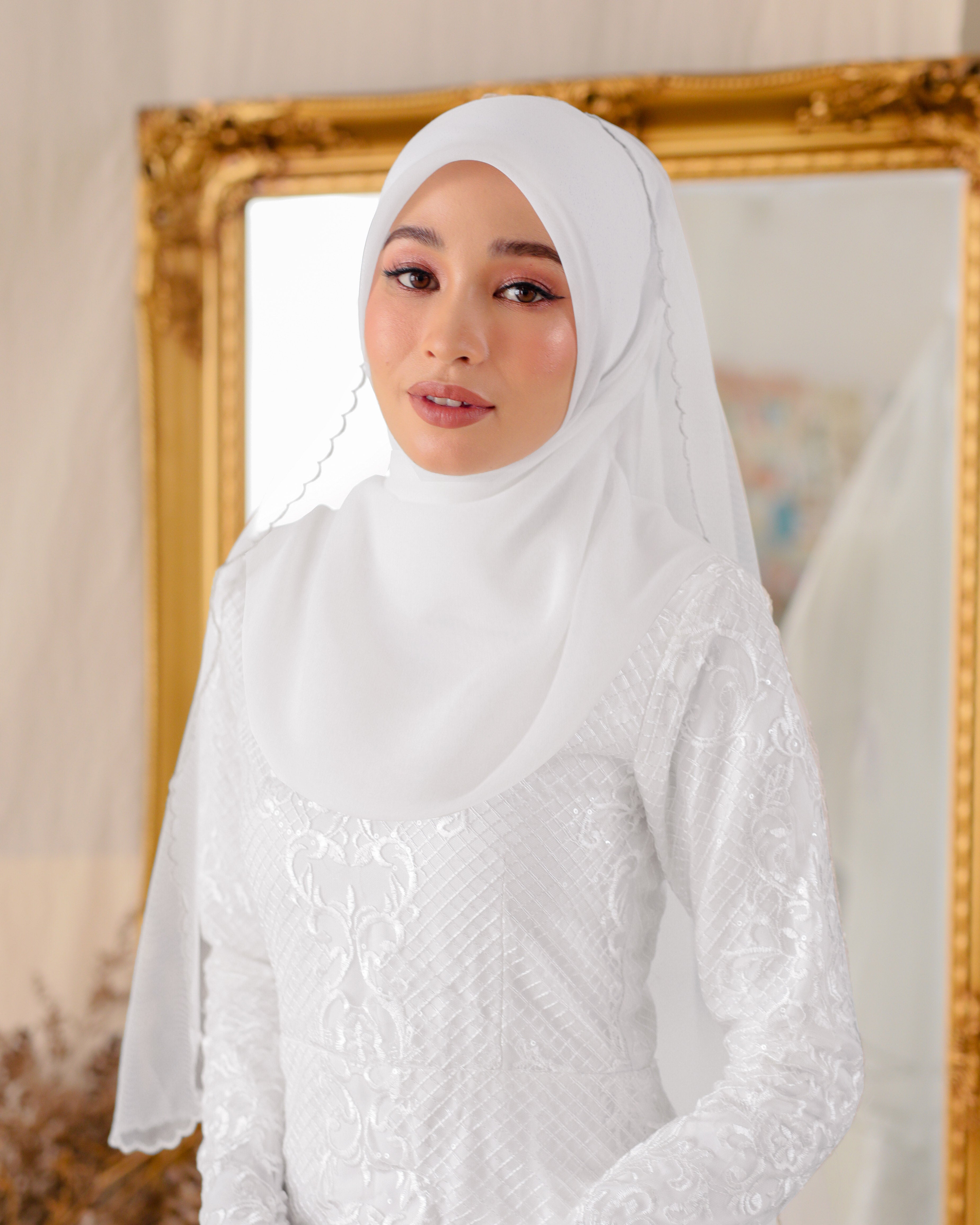 SQUARE PURE WHITE